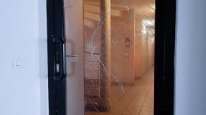 Do You Need to Replace Your Commercial Glass Doors_ - commercial glass replacement - Dans Glass